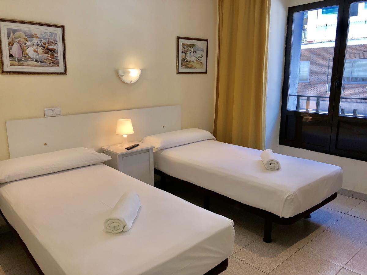 Hostal Arriaza Мадрид Экстерьер фото