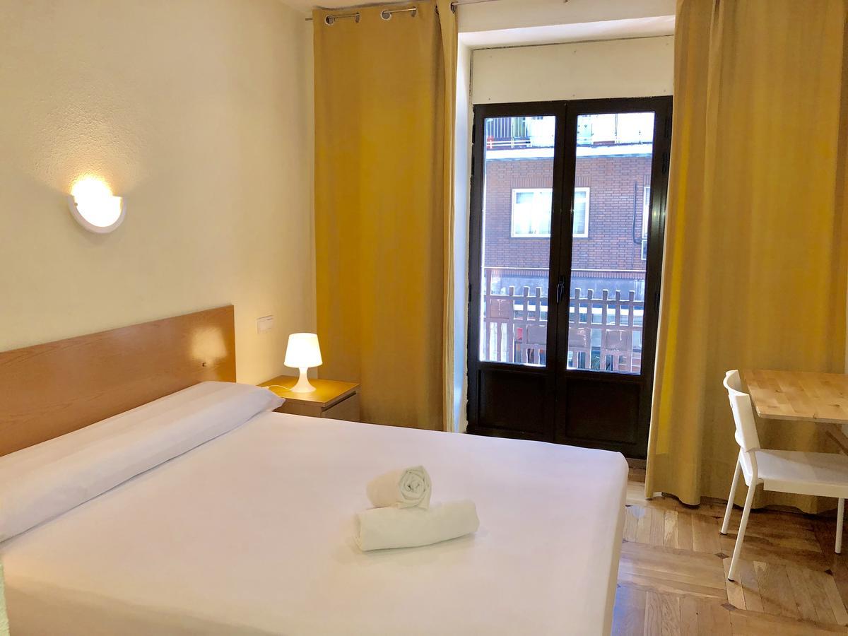 Hostal Arriaza Мадрид Экстерьер фото