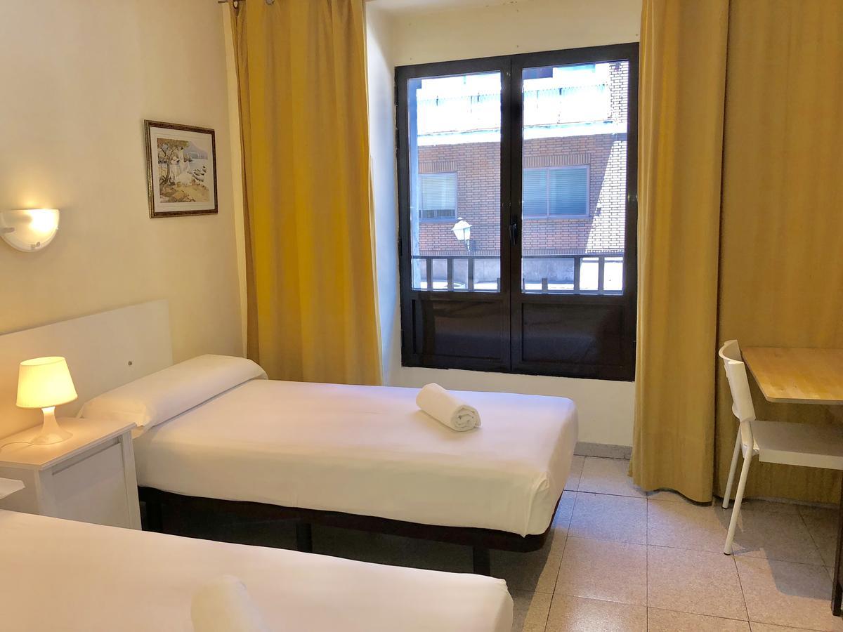 Hostal Arriaza Мадрид Экстерьер фото