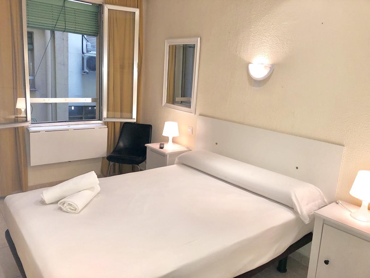Hostal Arriaza Мадрид Экстерьер фото