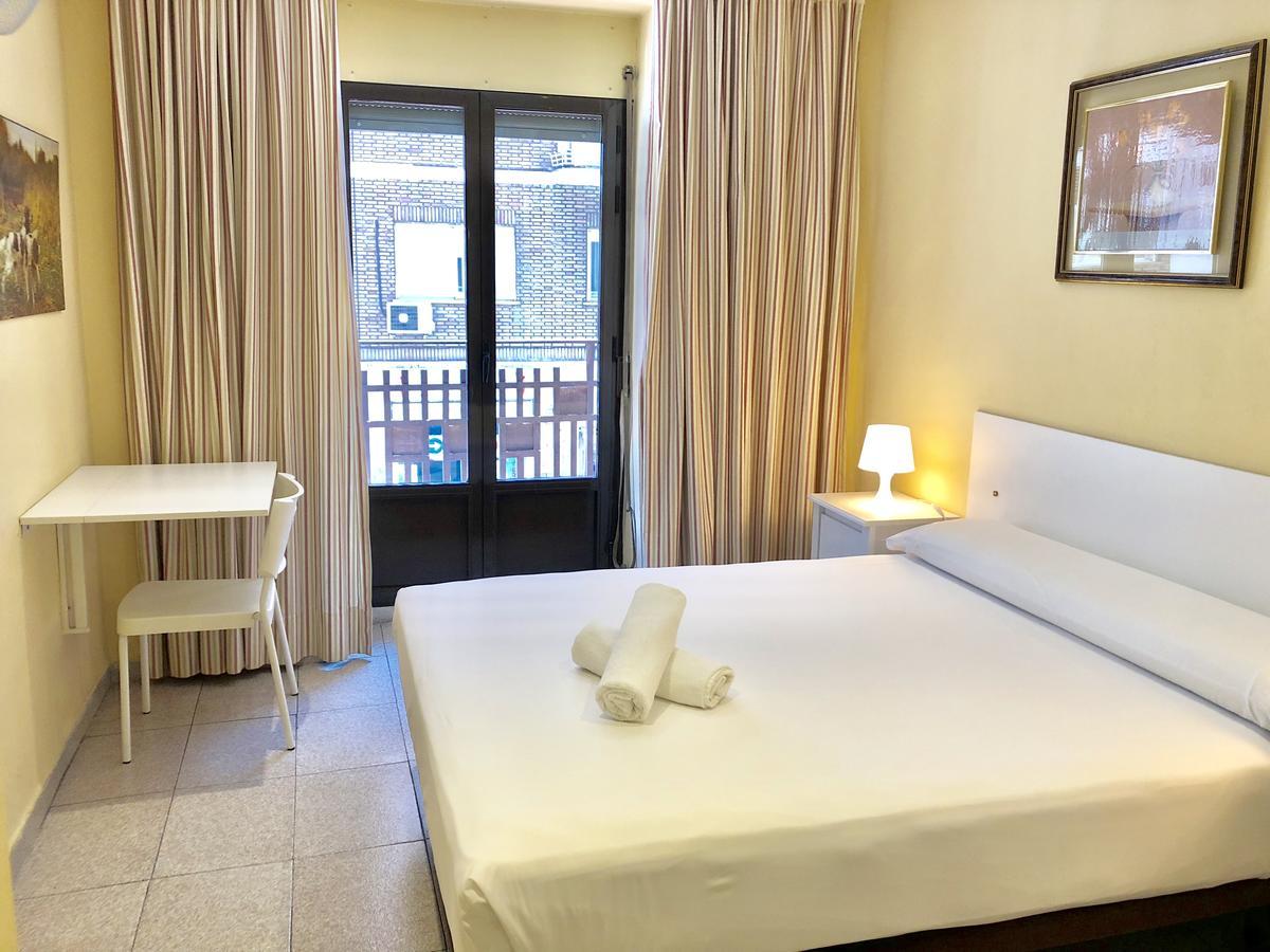 Hostal Arriaza Мадрид Экстерьер фото