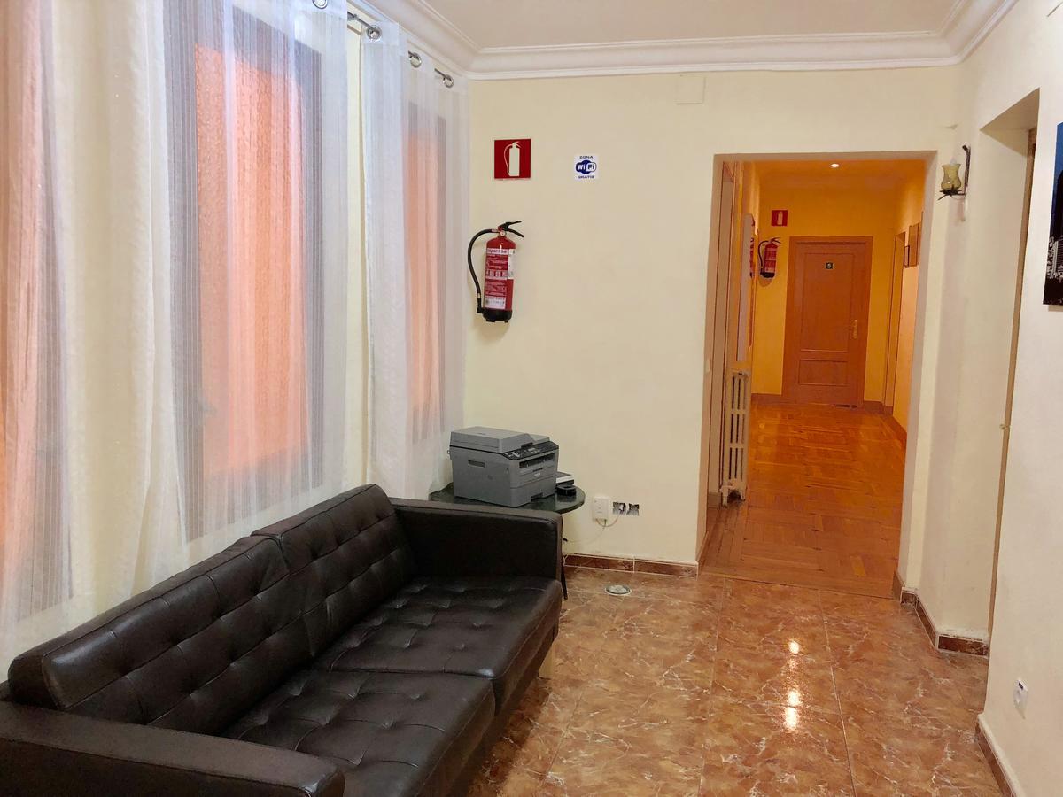 Hostal Arriaza Мадрид Экстерьер фото