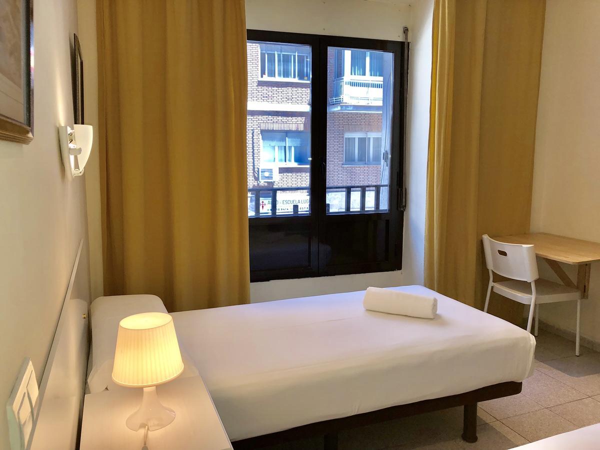 Hostal Arriaza Мадрид Экстерьер фото