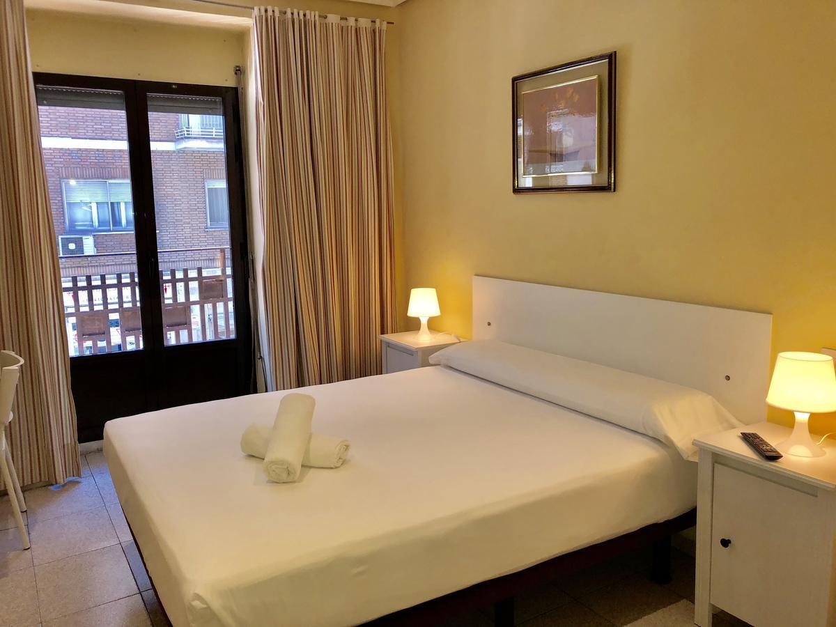 Hostal Arriaza Мадрид Экстерьер фото